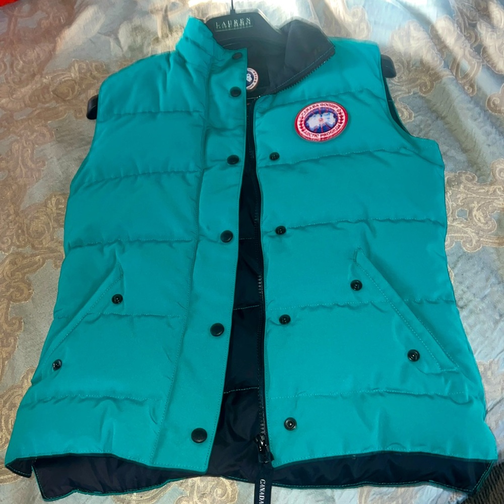 Teal /blue xs Canada goose vest size xs nwot